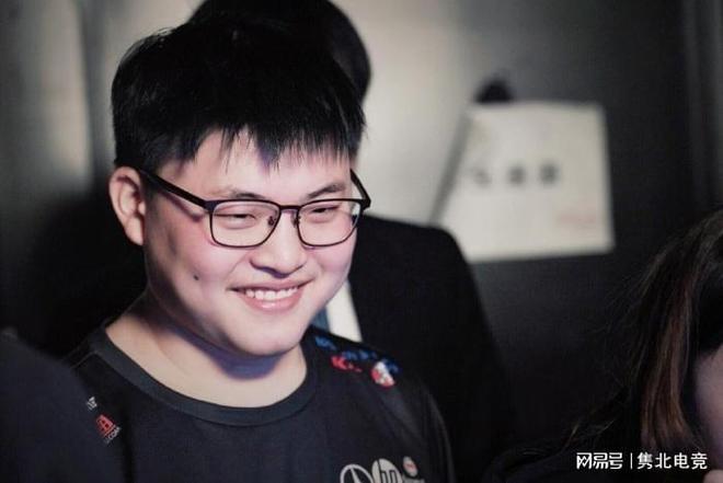 在他充满自 在他充满自